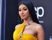 Cardi B làm nên lịch sử với tư cách là nữ rapper đầu tiên sở hữu đa chứng nhận kim cương