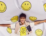 Smiley và H&M cùng nhau ra mắt bộ sưu tập lấy cảm hứng từ thập niên 90