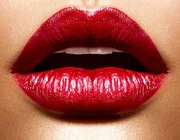 Son đỏ - Bí quyết đơn giản tạo sự quyến rũ cho quý cô mùa lễ hội