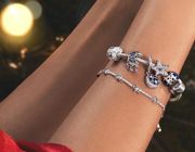 “To the moon and back”- tinh tú giữa bầu trời đêm cùng Pandora
