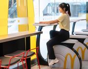 McDonald’s Trung Quốc sử dụng xe đạp thể dục thay thế cho ghế ngồi