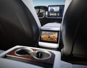 Xe Tesla bị điều tra vì tin tức người lái có thể chơi game khi điều khiển phương tiện