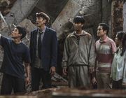 Movie “Hố Sụt Tử Thần” - Thông điệp sâu cay châm biếm xã hội Hàn Quốc