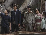 Movie “Hố Sụt Tử Thần” - Thông điệp sâu cay châm biếm xã hội Hàn Quốc
