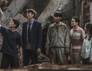 Movie “Hố Sụt Tử Thần” - Thông điệp sâu cay châm biếm xã hội Hàn Quốc