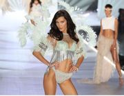 Bella Hadid trở lại với Victoria’s Secret sau khi cắt đứt quan hệ với thương hiệu