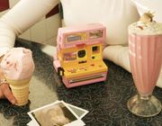 Polaroid Sunny 600 được “Barbie hoá” trong một phiên bản giới hạn vô cùng đặc biệt