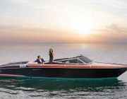 LuxYacht bàn giao du thuyền hạng sang Riva Aquariva Super đầu tiên tại thị trường Đông Nam Á
