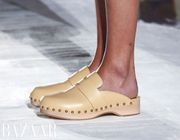 Clog - những đôi guốc gỗ lọc cọc đáng yêu cho thời trang hè