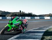 Kawasaki Ninja ZX-10R 2021 cập bến thị trường Việt