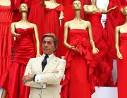 Sắc đỏ hoàng mỹ của ông hoàng thời trang Valentino