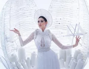 Khánh Vân tỏa sáng cùng "Kén Em" tại Bán kết Miss Universe