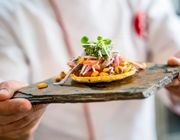 Nghệ thuật phục vụ món ăn siêu nhỏ tại các nhà hàng cao cấp