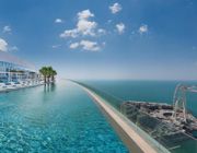 Cận cảnh hồ bơi vô cực cao nhất thế giới - Niềm tự hào của người Dubai
