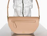 Burberry chính thức ra mắt chiến dịch quảng cáo cho mẫu túi Olympia