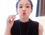 Bắt trend 4 thỏi son cho môi căng mọng từ Blackpink