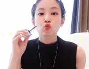 Bắt trend 4 thỏi son cho môi căng mọng từ Blackpink