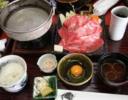 Sukiyaki - Đặc sắc hương vị lẩu truyền thống Nhật Bản