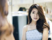 Bỏ túi ngay những kiểu tóc sang chảnh, quyến rũ cho nàng “trán thấp”