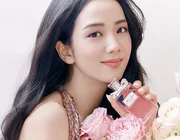 Cận cảnh quà tặng giá trị mà Dior gửi tặng nàng thơ Jisoo