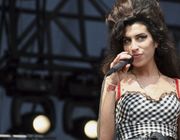 Bán đấu giá trang phục của cố nghệ sỹ Amy Winehouse