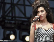 Bán đấu giá trang phục của cố nghệ sỹ Amy Winehouse