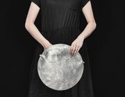 Planetario Clutch Bag - chiếc túi xách tay tinh tế mô phỏng bề mặt phức tạp của Mặt Trăng
