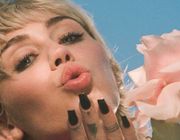 Miley Cyrus trở thành gương mặt đại diện mới cho Gucci Beauty