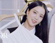 Jisoo tỏa sáng như một ngôi sao khi xem show diễn Dior Cruise 22