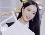 Jisoo tỏa sáng như một ngôi sao khi xem show diễn Dior Cruise 22