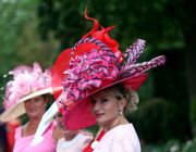 Những kiểu mũ ấn tượng ở lễ hội đua ngựa Royal Ascot