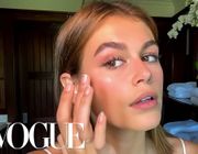 Kaia Gerber chia sẻ bí quyết chăm sóc da hàng ngày chuẩn siêu mẫu