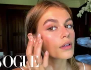 Kaia Gerber chia sẻ bí quyết chăm sóc da hàng ngày chuẩn siêu mẫu