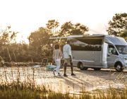 Airstream x Mercedes-Benz 2021 Atlas Touring Coach sở hữu nội thất xa hoa như khách sạn 5 sao