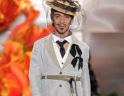 500 thiết kế Dior “thời Galliano” sẽ được bán đấu giá tại Pháp