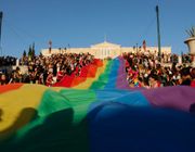 Nhiều thương hiệu lớn đồng loạt ra mắt các BST ủng hộ Pride Month - P2