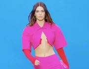 Kendall Jenner và Bella Hadid tái xuất trong show Jacquemus