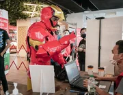 Cosplay thành siêu anh hùng, thủy thủ mặt trăng... đi tiêm vaccine