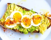 Bơ và trứng - Hai thực phẩm vàng giúp giảm cân, tăng vòng 3 được sao Việt ưa thích