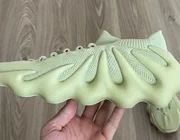 Hé lộ mẫu giày Adidas YEEZY 450 "Resin" độc đáo do chính Kanye West thiết kế