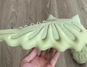 Hé lộ mẫu giày Adidas YEEZY 450 "Resin" độc đáo do chính Kanye West thiết kế
