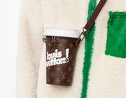 Louis Vuitton giới thiệu mẫu túi "ngộ nghĩnh" có hình … củ cà rốt và cốc cà phê