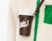 Louis Vuitton giới thiệu mẫu túi "ngộ nghĩnh" có hình … củ cà rốt và cốc cà phê