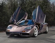 Siêu xe McLaren F1 Road 1995 được bán đấu giá với kỷ lục 20,5 triệu USD
