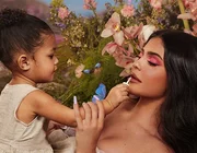 Thời trang chuẩn rich kid của con gái Kylie Jenner