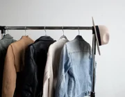 H&M đang bắt đầu trong lĩnh vực resale: Tại sao các nhà bán lẻ chú trọng mô hình bán lại đồ cũ?