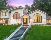 Miley Cyrus rao bán biệt thự 7,2 triệu USD ở Hidden Hills