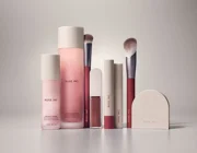 Siêu mẫu Rosie Hungtinton-Whiteley ra mắt thương hiệu làm đẹp riêng