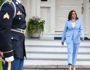 Phó tổng thống Mỹ Kamala Harris chuộng trang sức ngọc trai