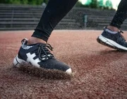 Giày thể thao làm từ bã cà phê của hai chàng trai gốc Việt